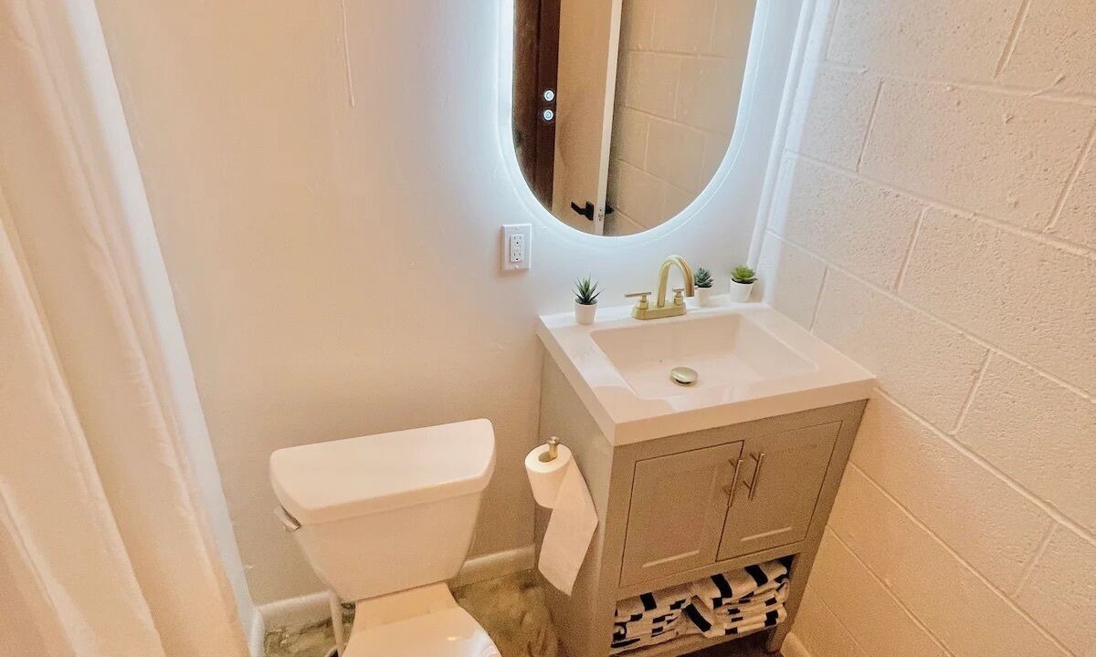 Photo of Bathroom in East Point