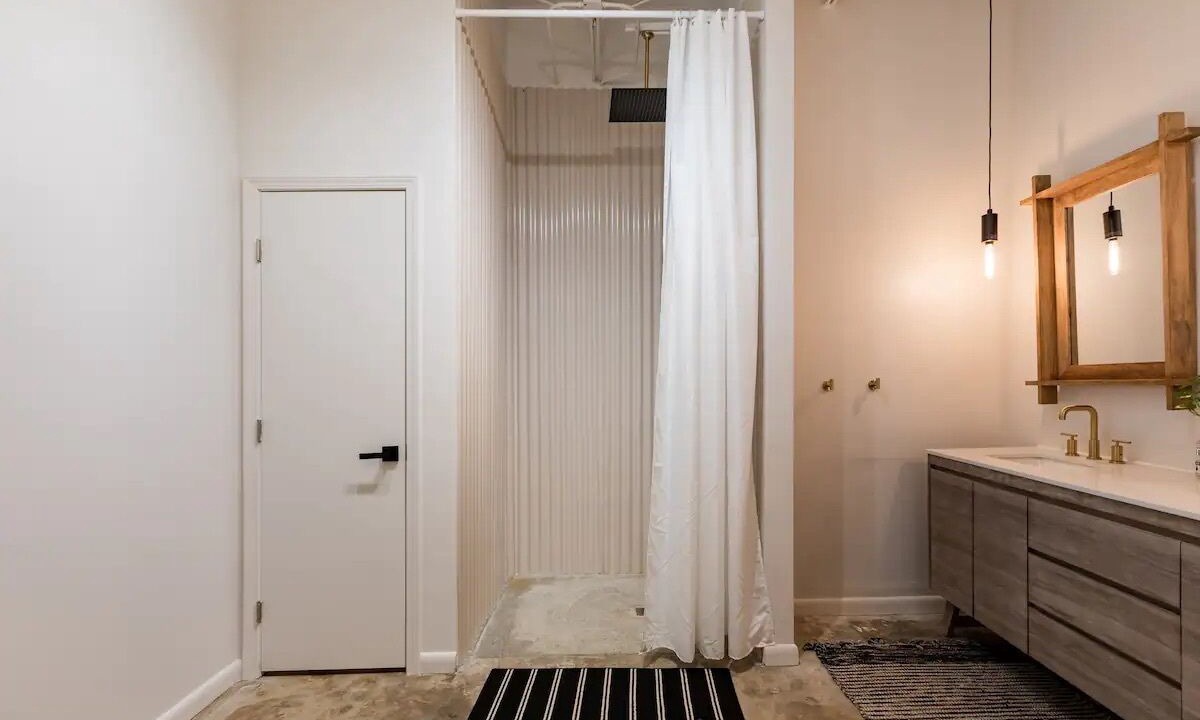 Photo of Bathroom in East Point