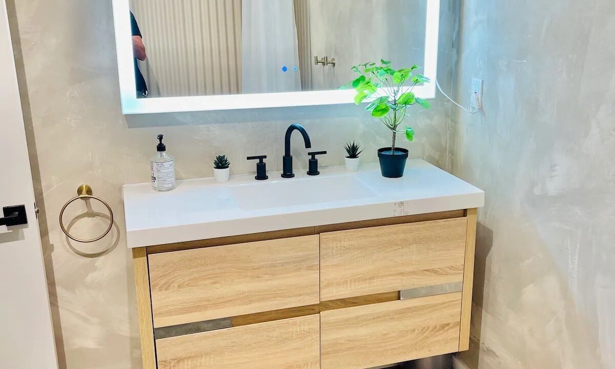 Photo of Bathroom in East Point