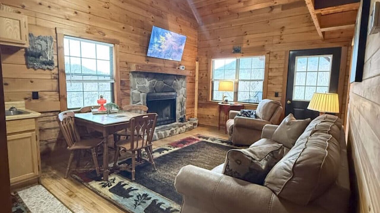 Photo of Livingroom in Maggie Valley