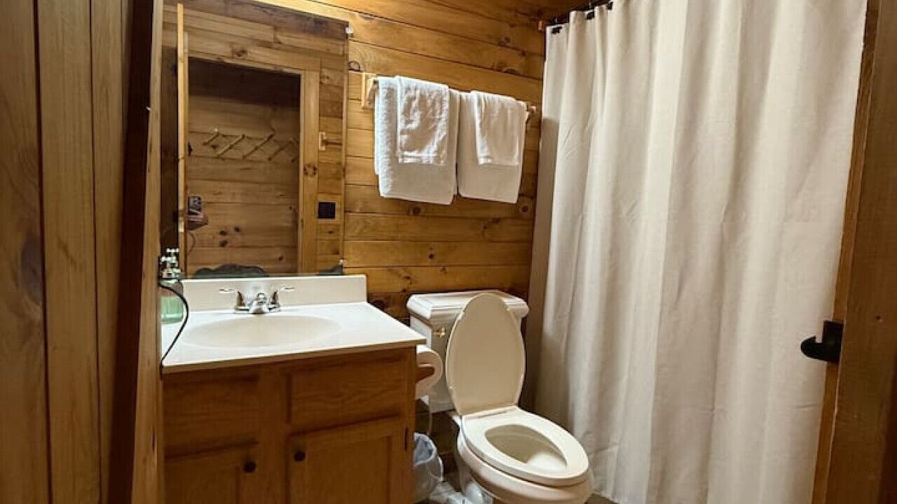 Photo of Bathroom in Maggie Valley