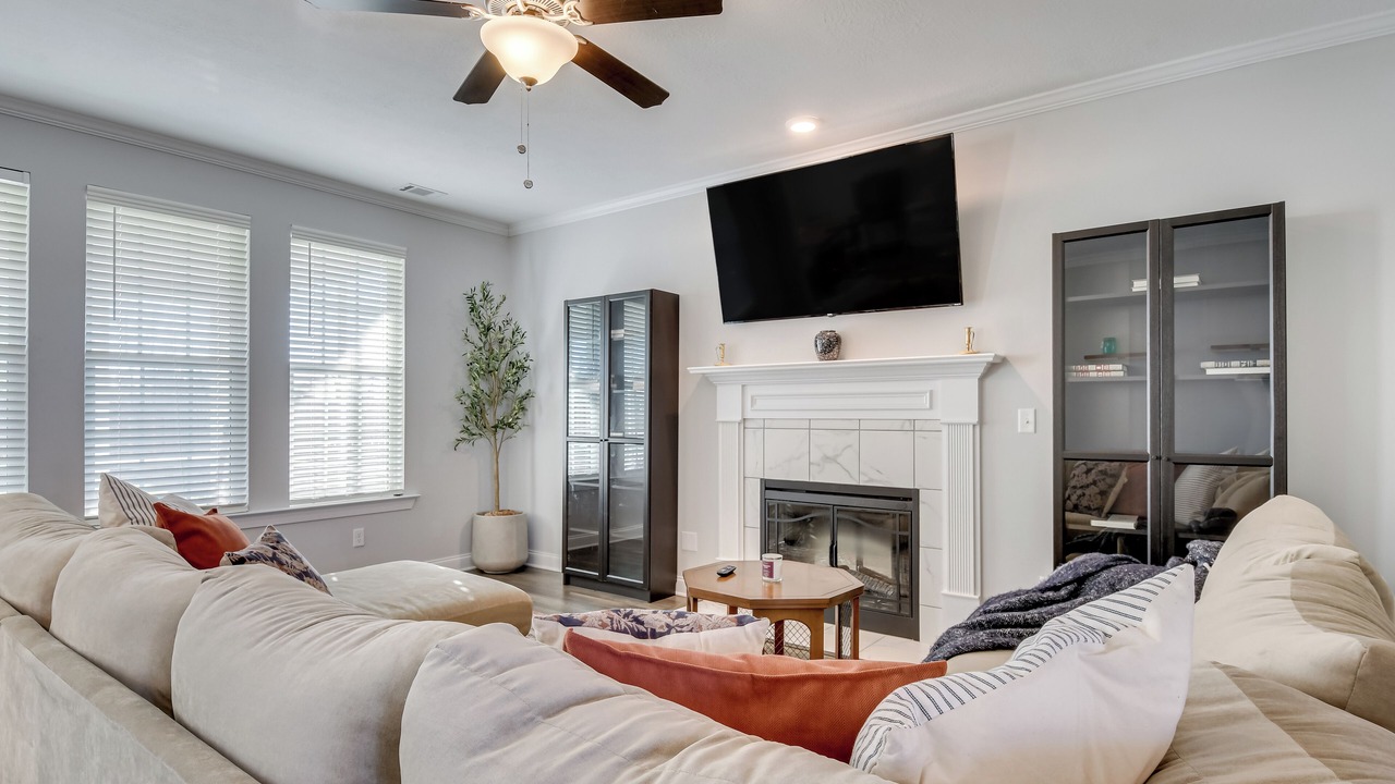 Photo of Livingroom in Canterbury Farms