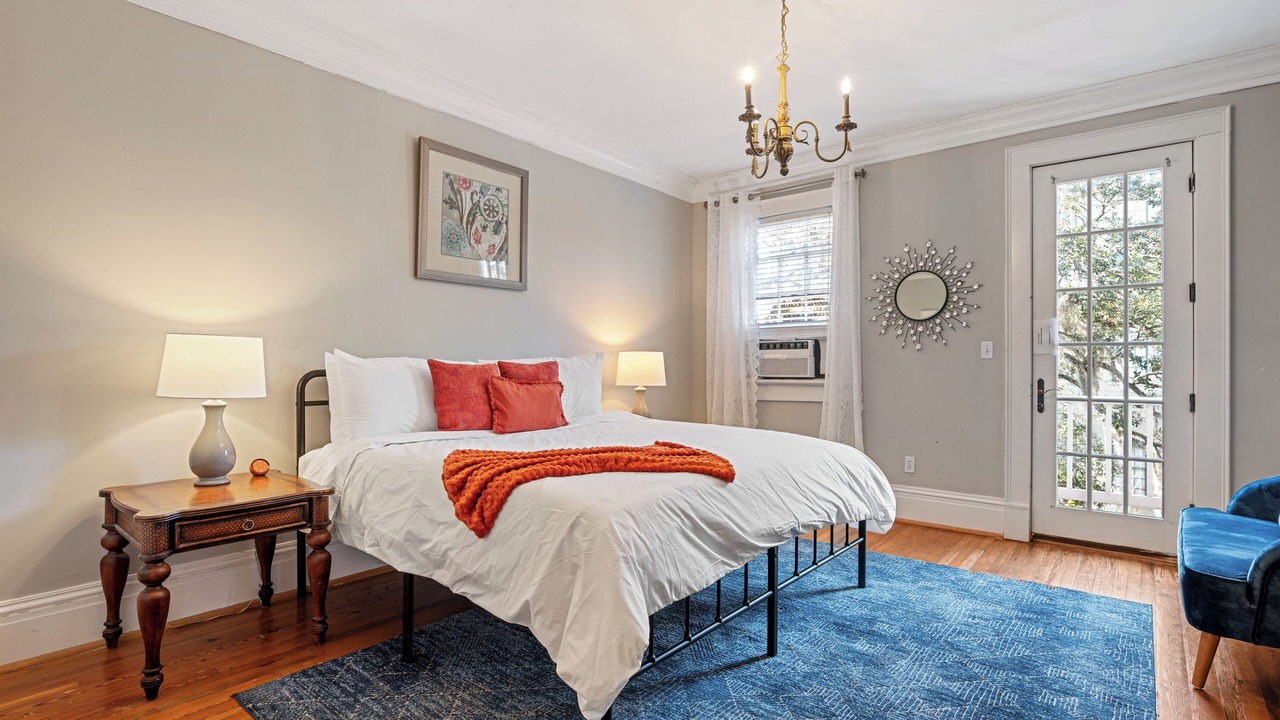 Photo of Bedroom in Historic District - North