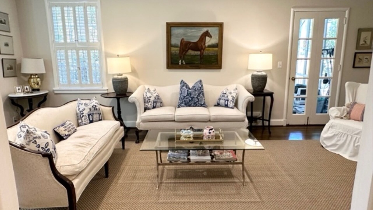 Photo of Livingroom in Forest Hills