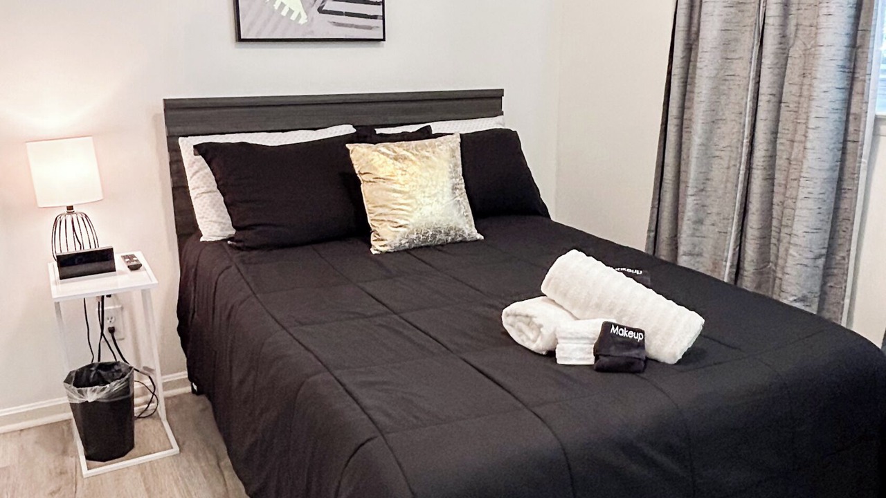 Photo of Bedroom in Crestline Heights