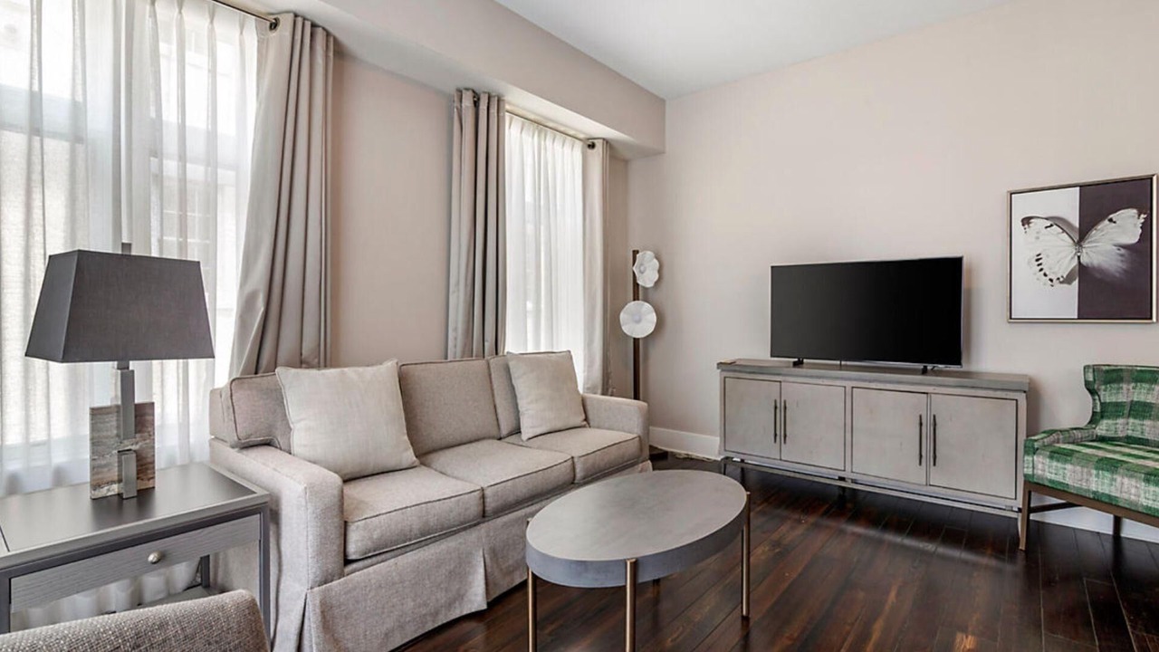 Photo of Livingroom in Historic District - North