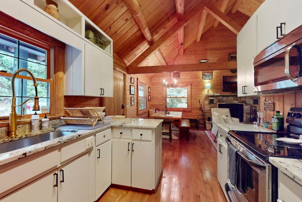 Photo of Kitchen in Lake Toxaway