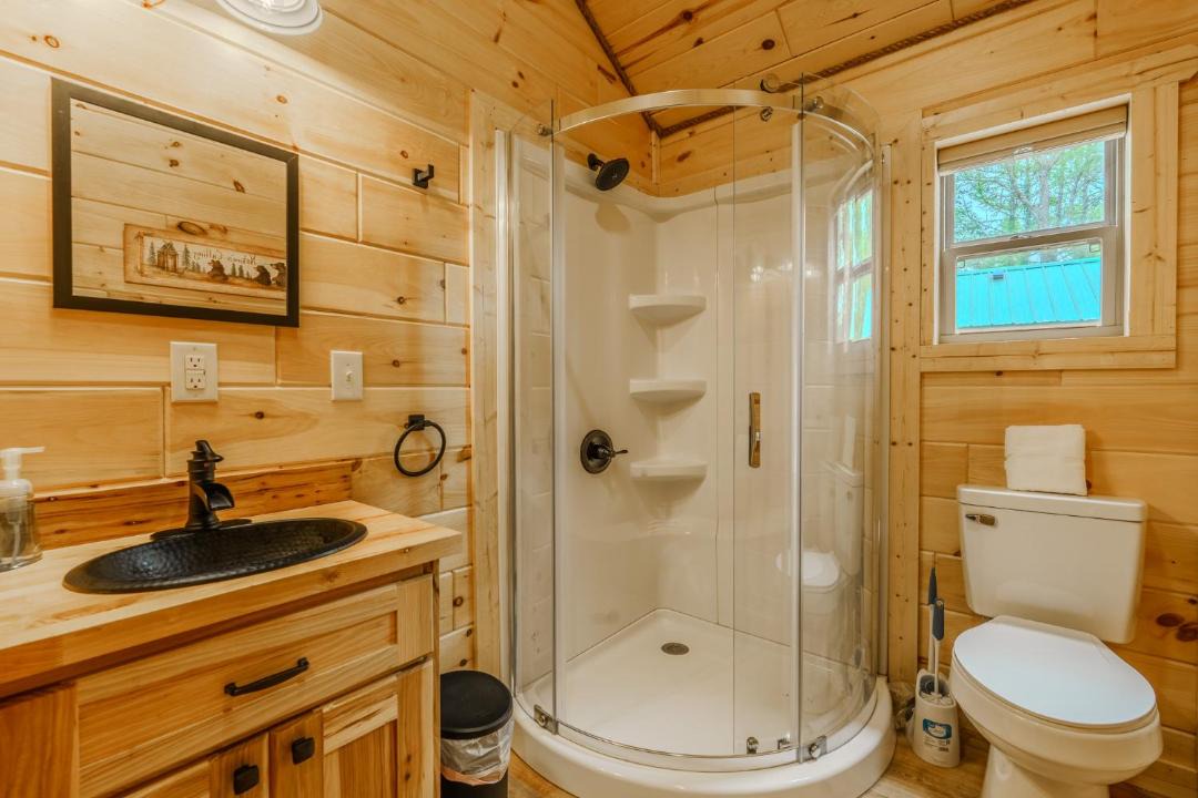 Photo of Bathroom in Kodak