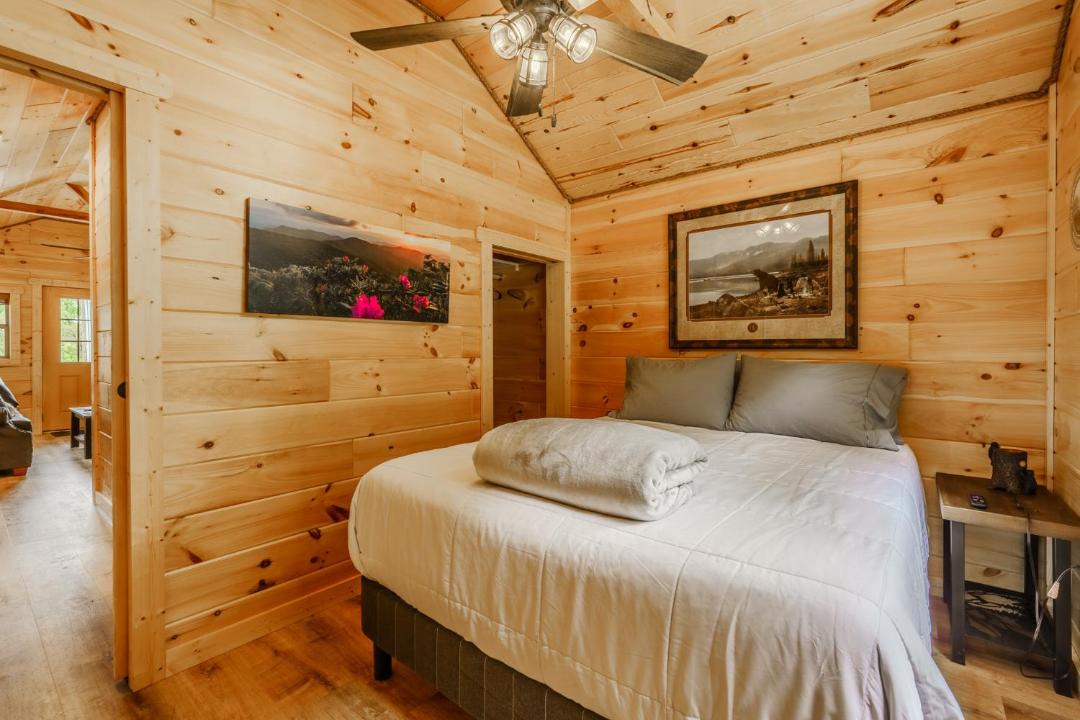 Photo of Bedroom in Kodak