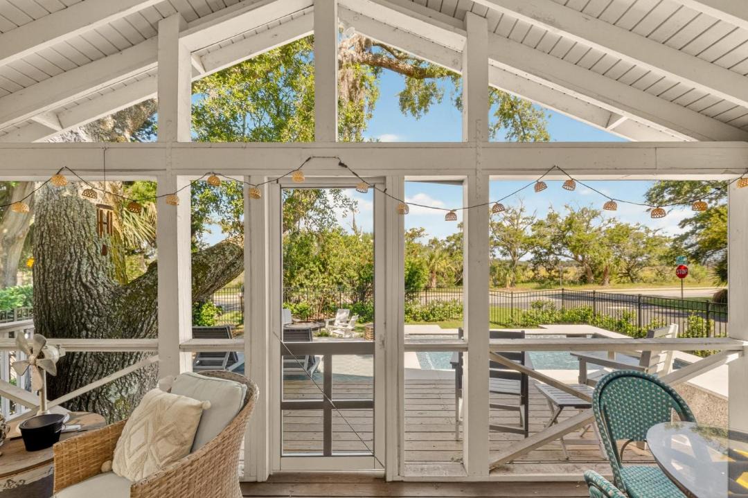 Photo of Patio Balcony in East Beach