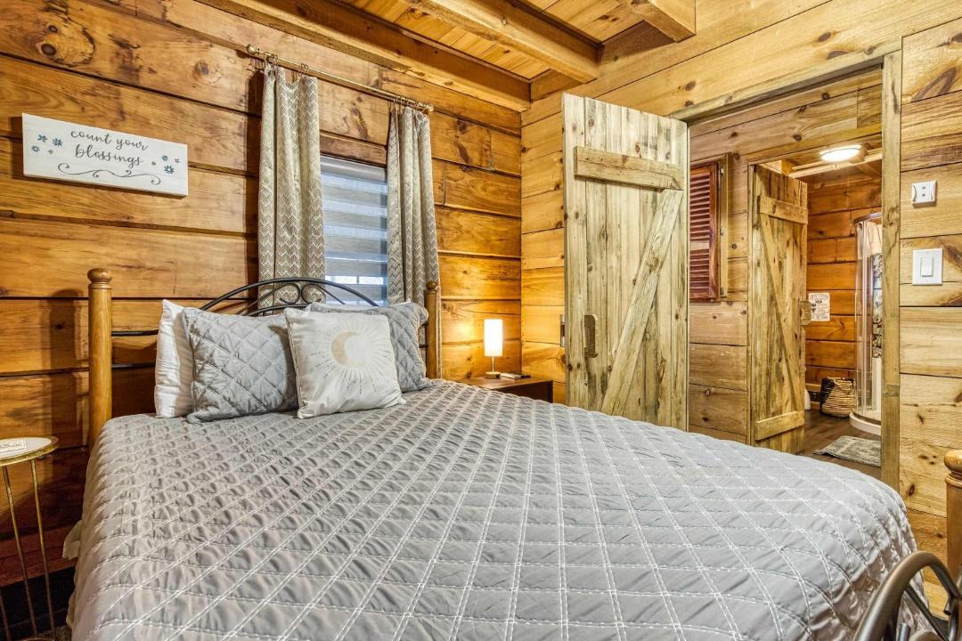 Photo of Bedroom in Kodak