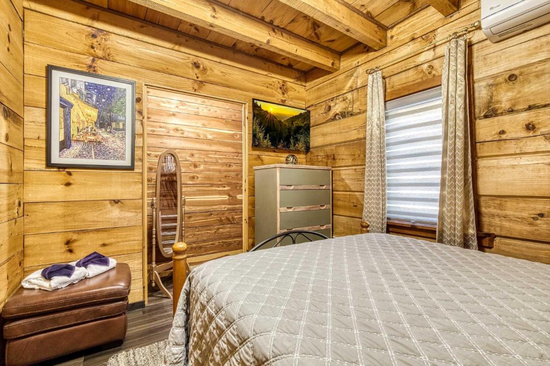 Photo of Bedroom in Kodak