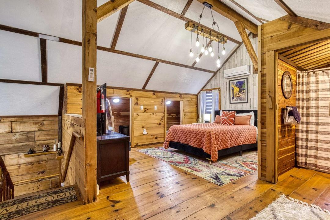 Photo of Bedroom in Kodak