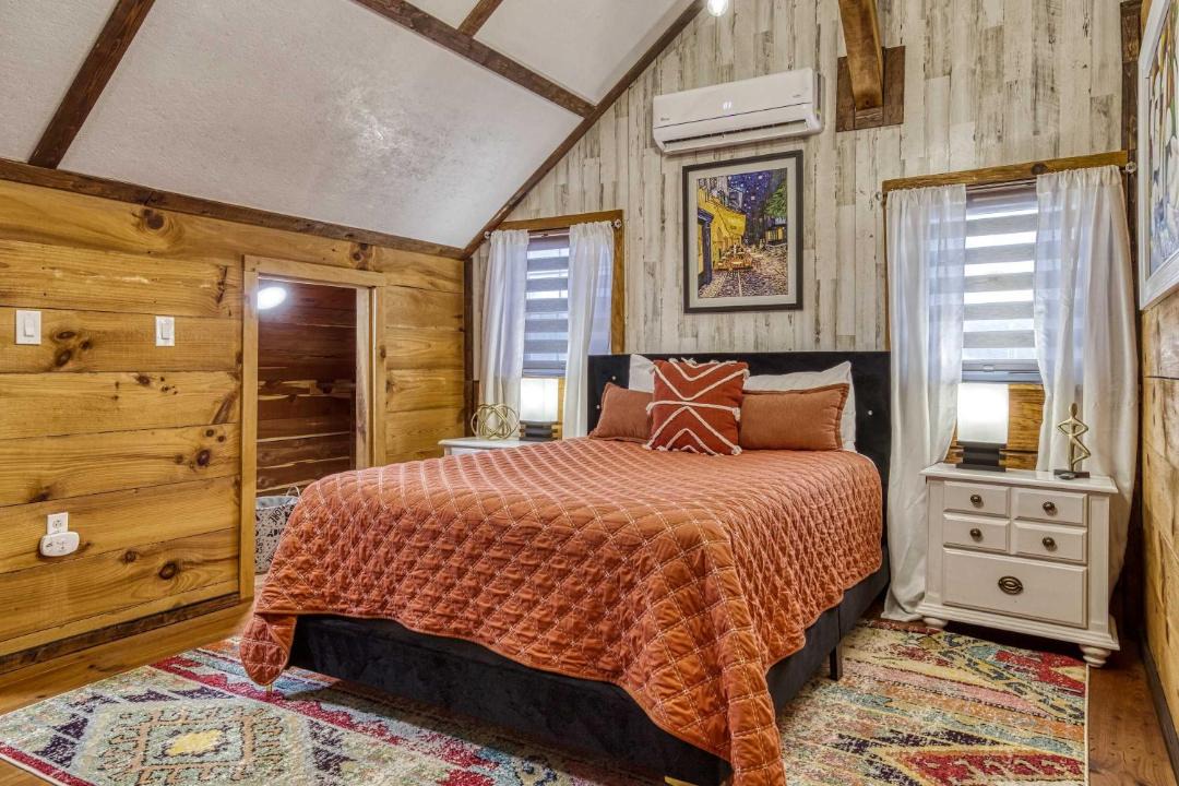 Photo of Bedroom in Kodak