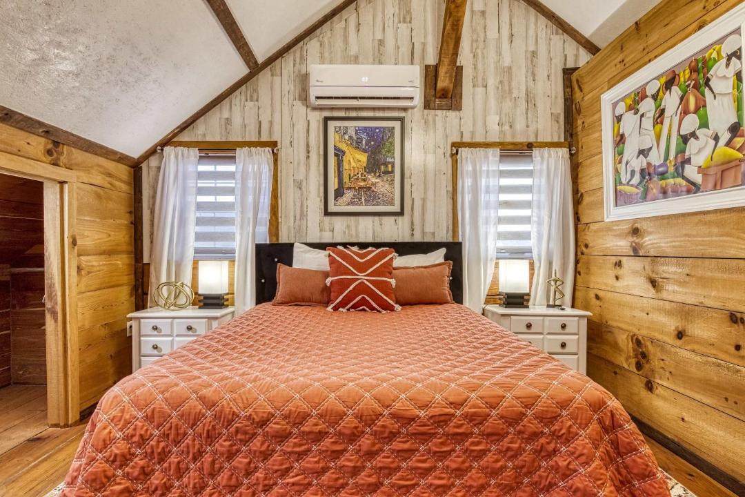Photo of Bedroom in Kodak