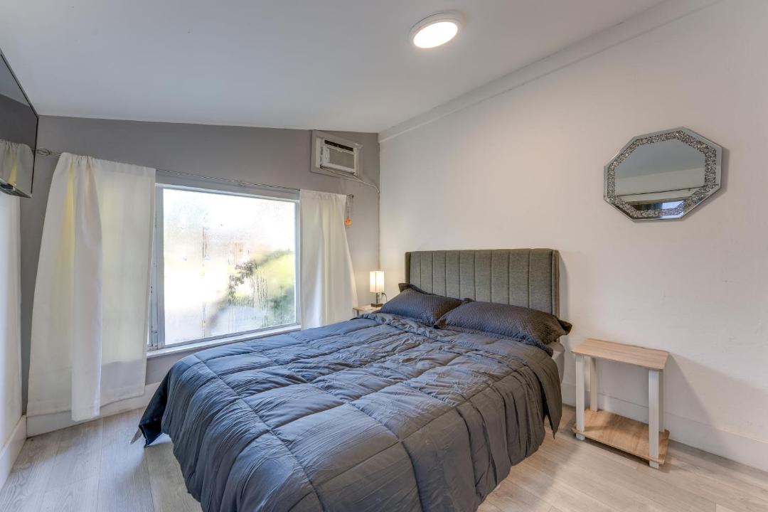 Photo of Bedroom in North Central Hollywood