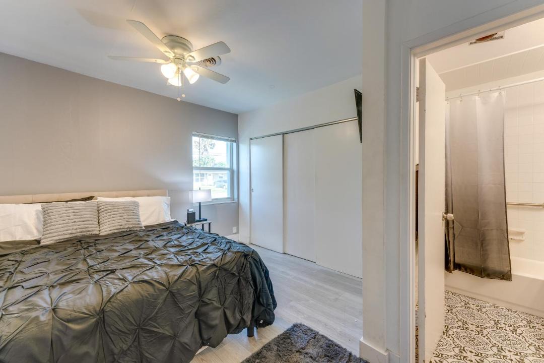 Photo of Bedroom in North Central Hollywood