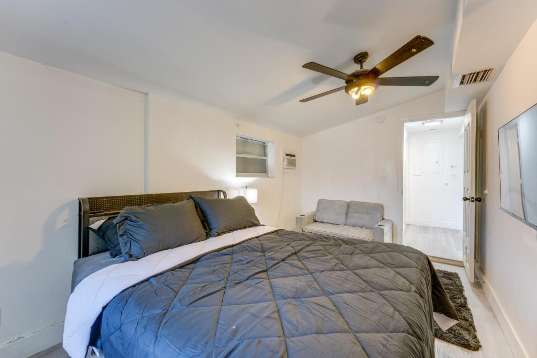 Photo of Bedroom in North Central Hollywood