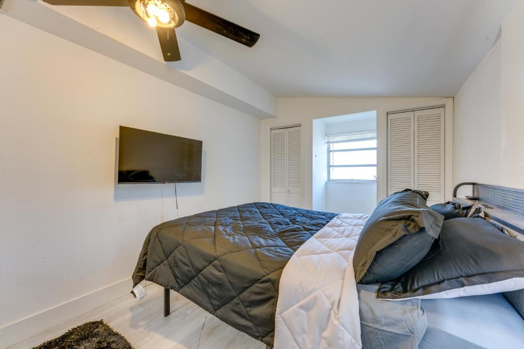 Photo of Bedroom in North Central Hollywood