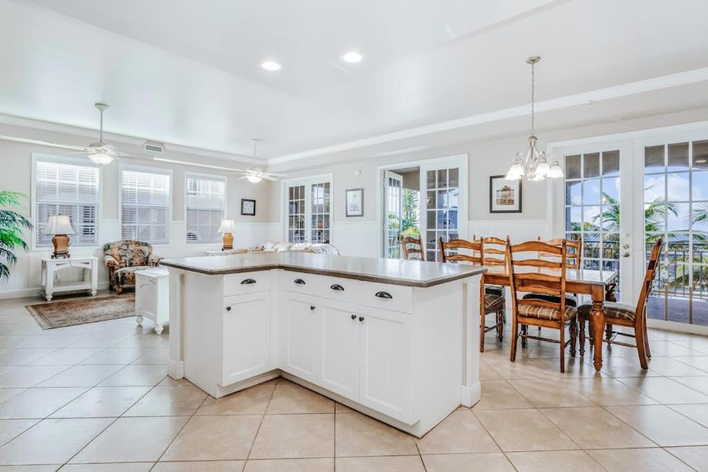 Photo of Kitchen in Mid Island