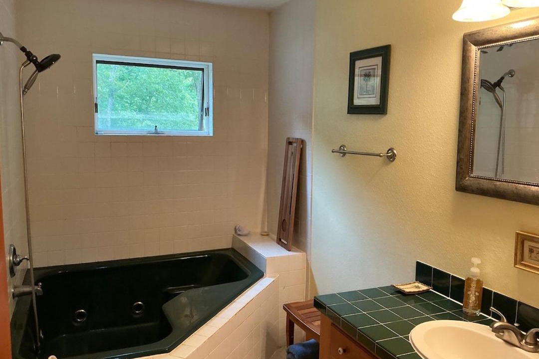 Photo of Bathroom in Cosby