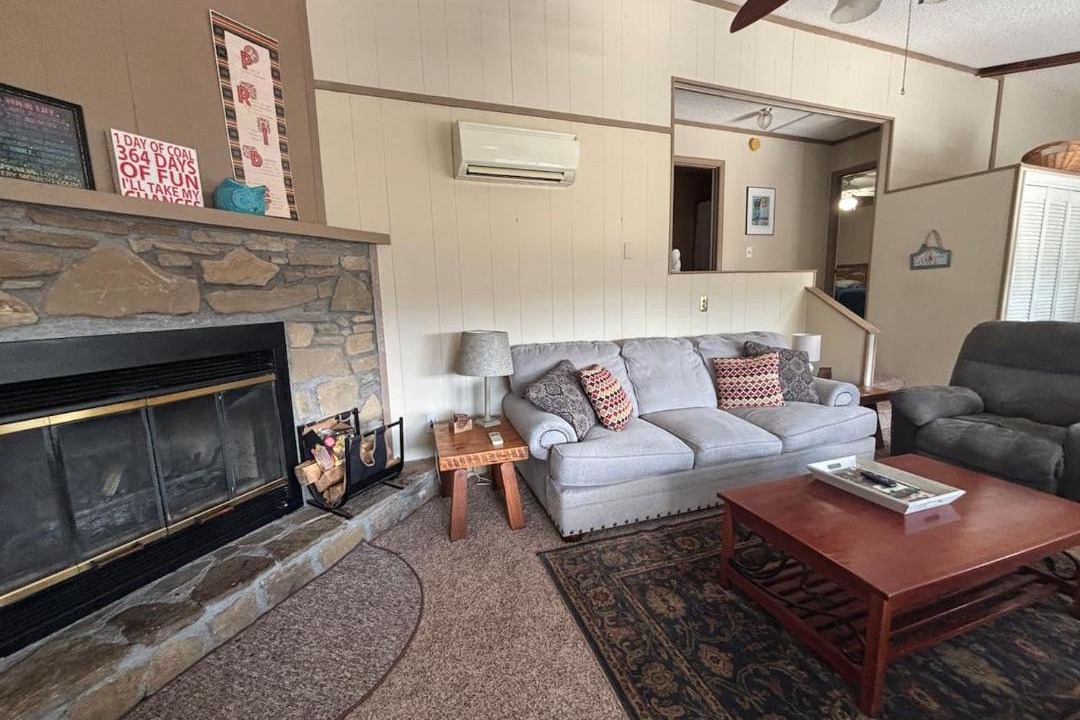 Photo of Livingroom in Maggie Valley