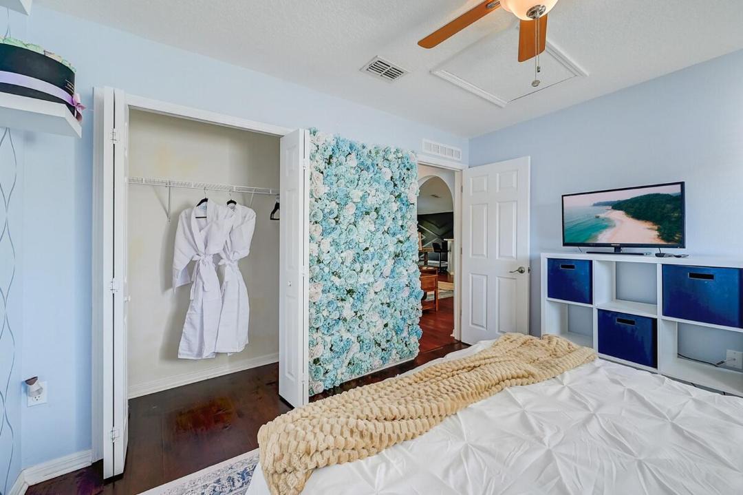 Photo of Bedroom in Westside