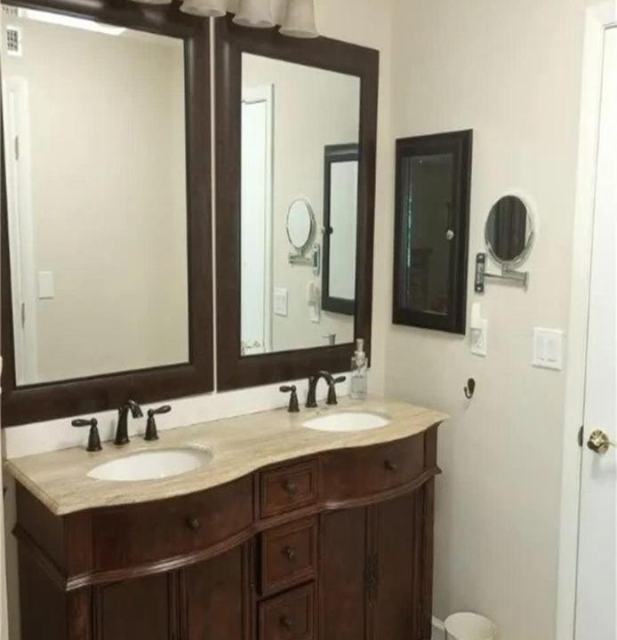 Photo of Bathroom in Trafalgar