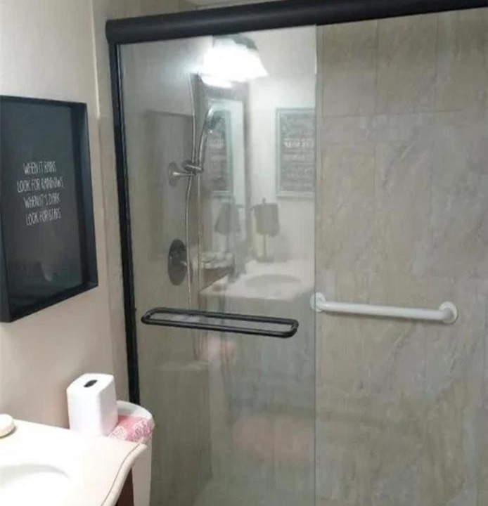 Photo of Bathroom in Trafalgar