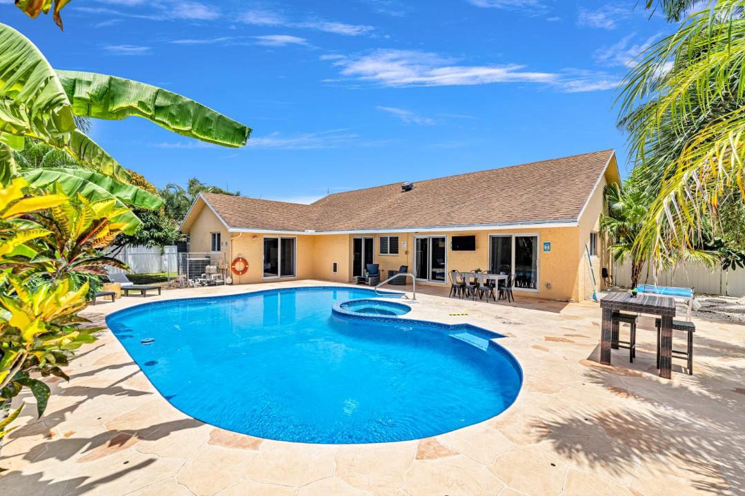 Photo of Others in Tropic Palms