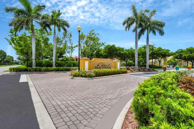 Photo of Others in Beachwalk Isles