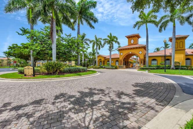 Photo of Others in Beachwalk Isles