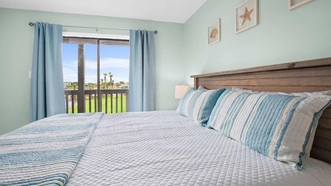 Photo of Bedroom in Orange Beach East
