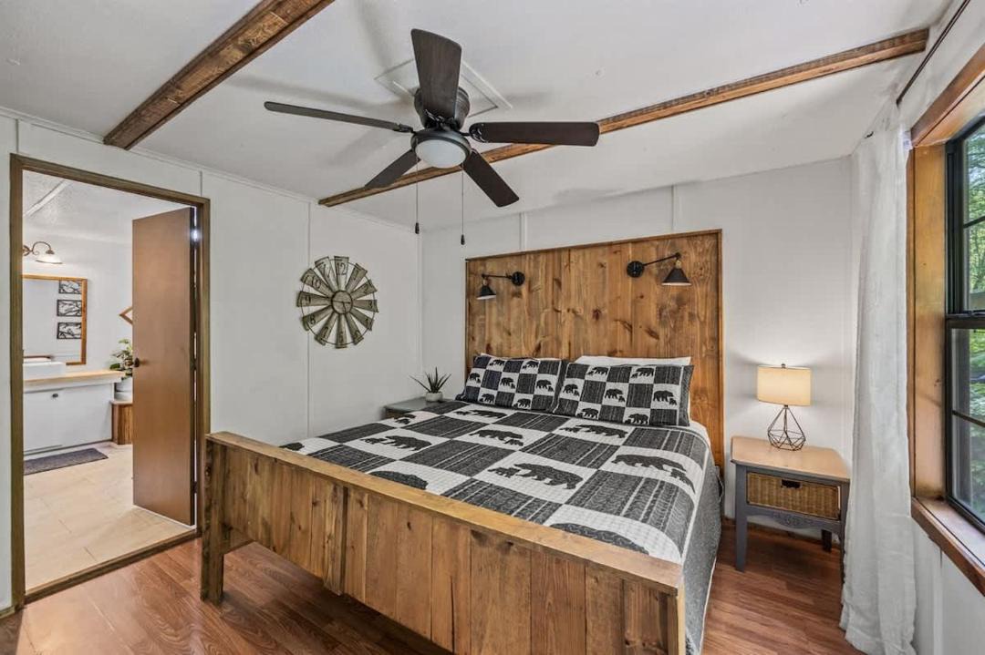 Photo of Bedroom in Rocky Grove
