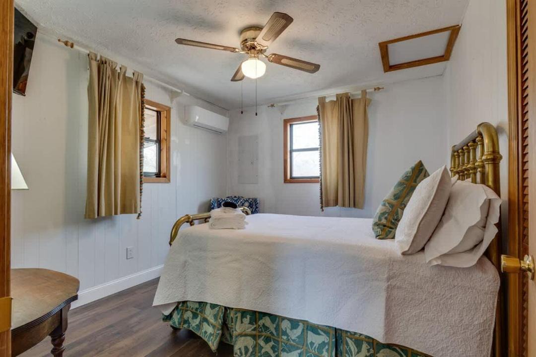 Photo of Bedroom in Cosby