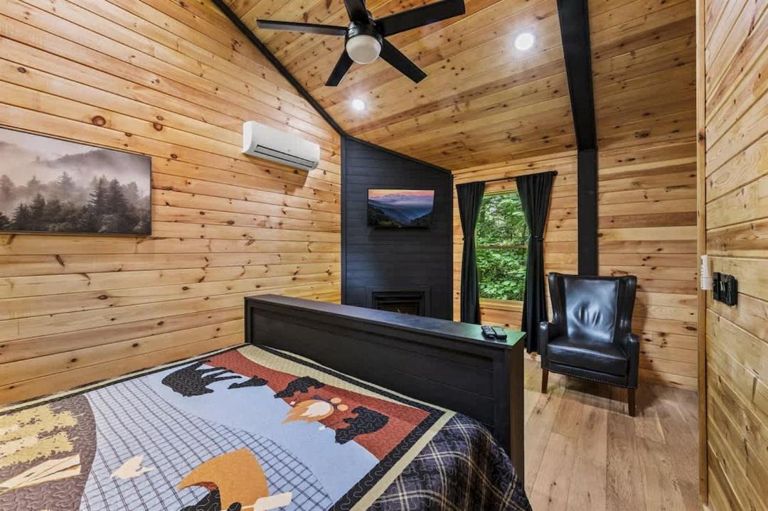 Photo of Bedroom in Rocky Grove