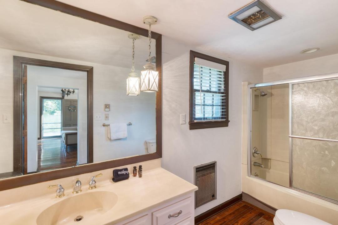 Photo of Bathroom in New Market