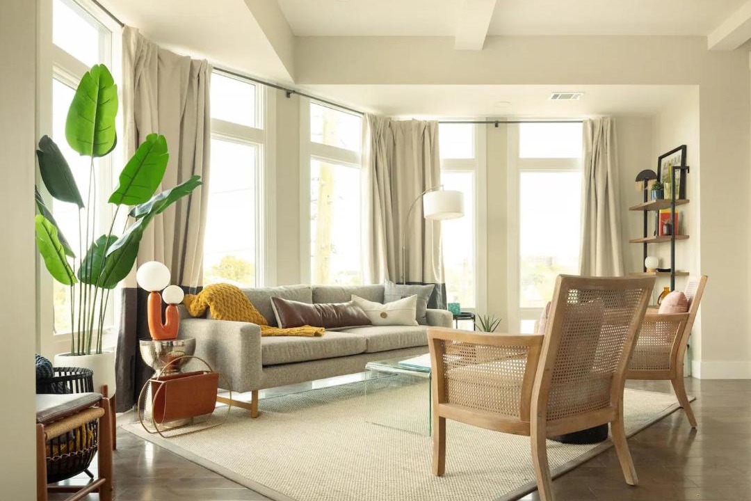 Photo of Livingroom in Old West Broad Neighborhood