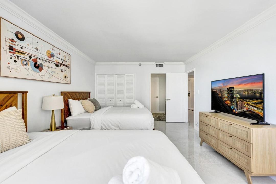 Photo of Bedroom in Mid Beach