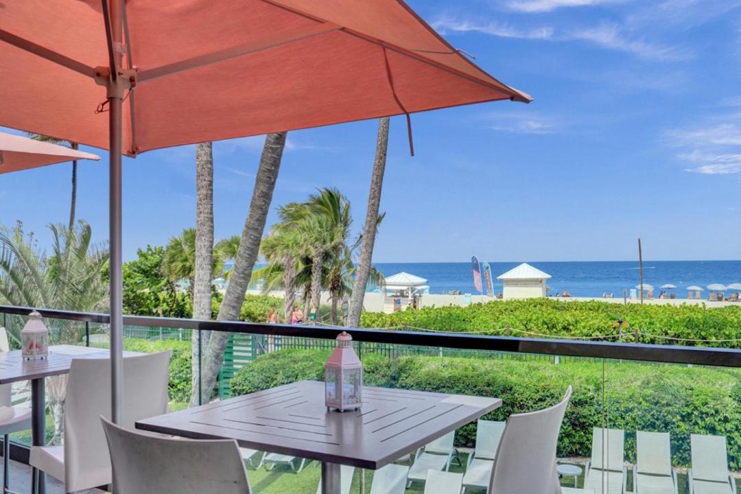 Photo of Patio Balcony in Mid Beach