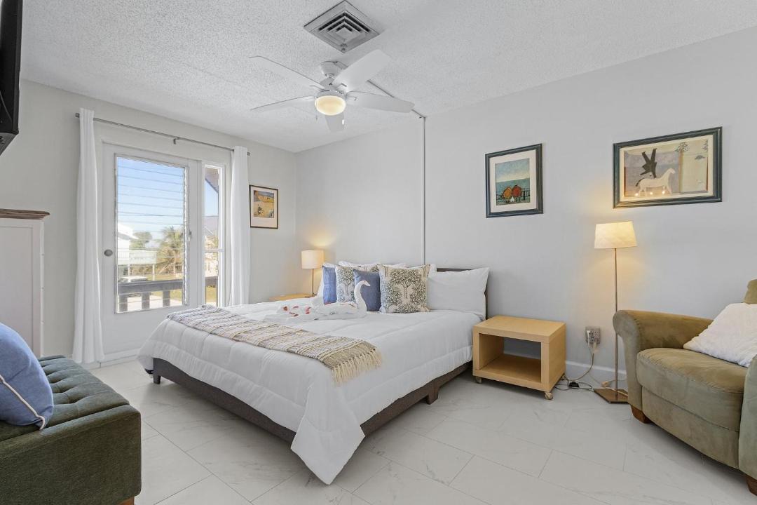 Photo of Bedroom in Mid Island