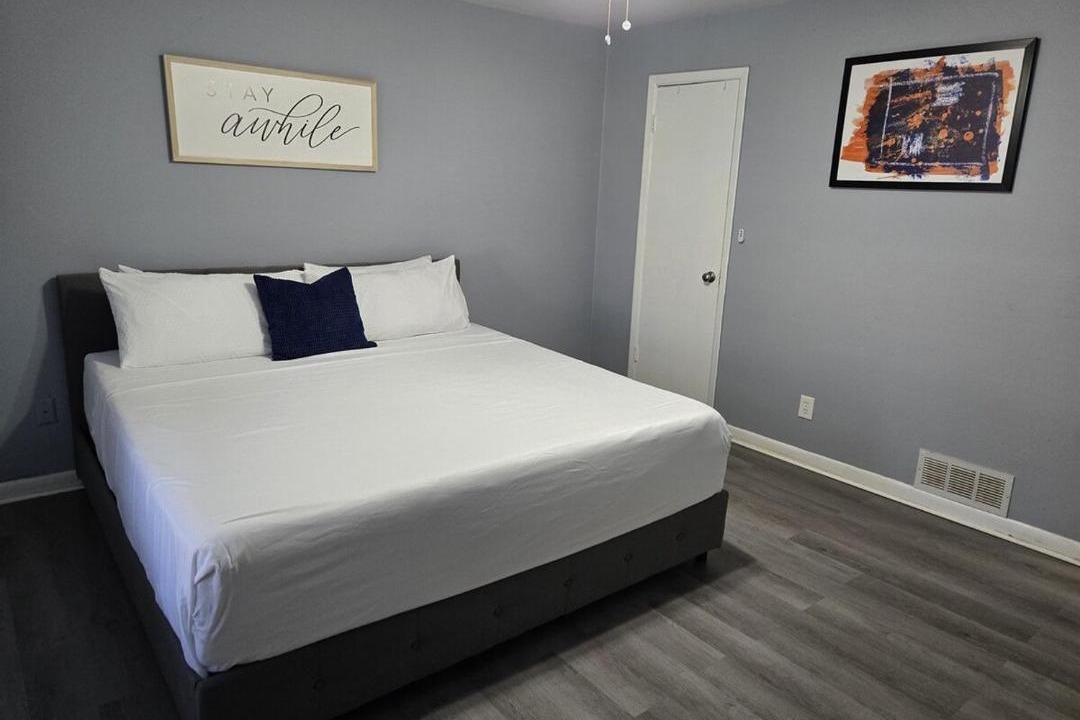 Photo of Bedroom in Forest Park