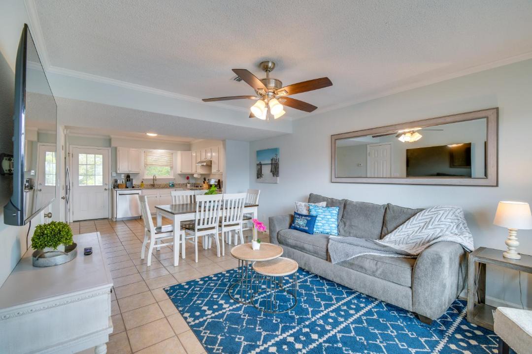Photo of Livingroom in Siguenza Cove