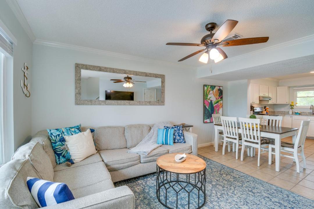 Photo of Livingroom in Siguenza Cove