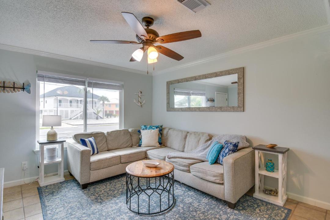 Photo of Livingroom in Siguenza Cove