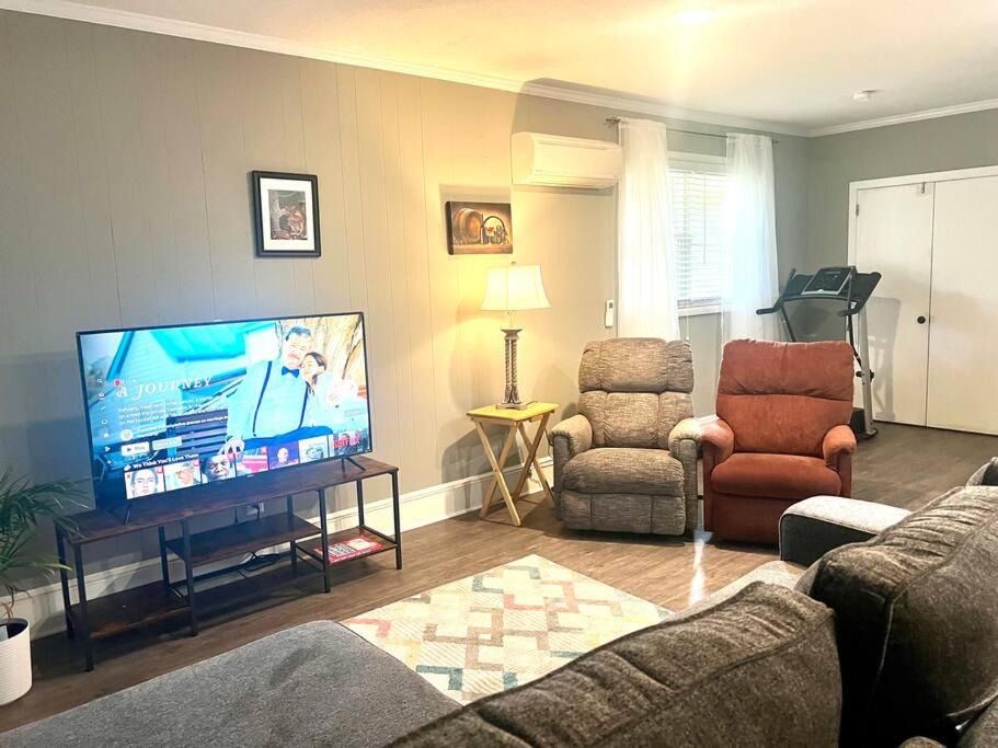 Photo of Livingroom in Green Acres