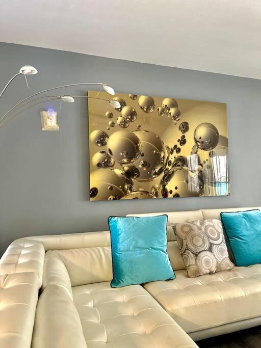 Photo of Livingroom in Eastern Shores