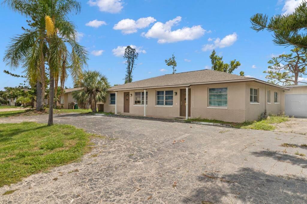 Photo of Buildings in Caloosahatchee
