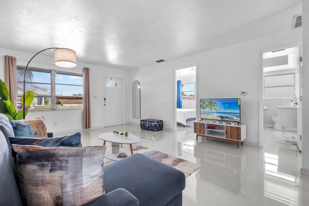 Photo of Livingroom in Caloosahatchee