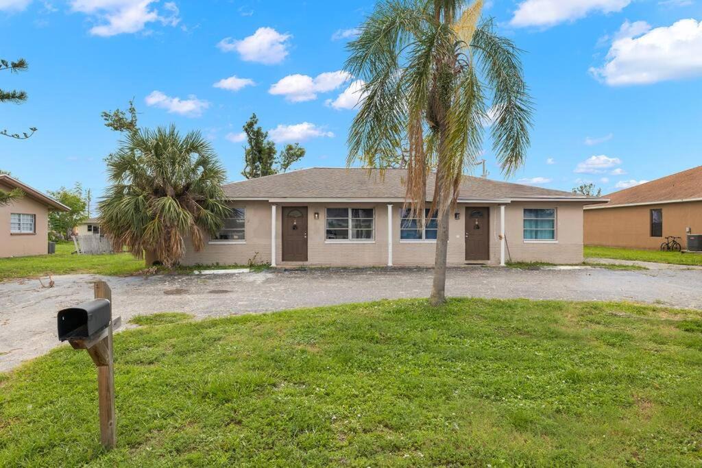 Photo of Buildings in Caloosahatchee
